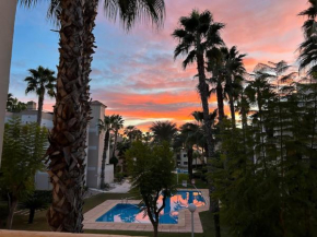 Cozy, great views, walking to golf course, pool